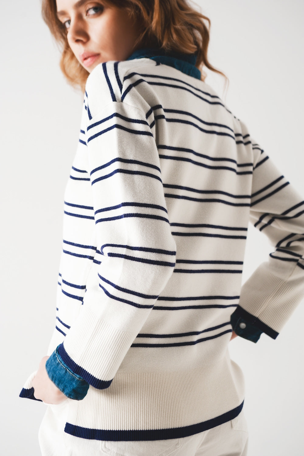Sweater in White With Navy Stripe